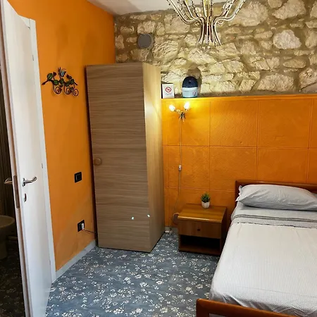 Angelina Via Barana 8 Верона