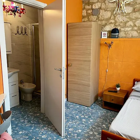 Angelina Via Barana 8 3* Верона